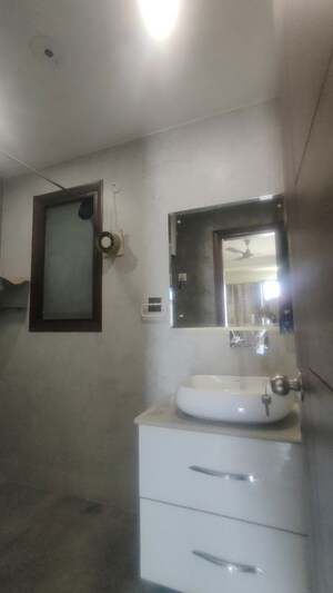 Room in 3 BHK Builder Floor at South City 1 – for Rent