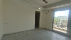 Room in 3 BHK Builder Floor at South City 1 – for Rent