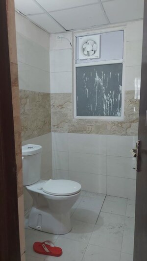 Bathroom in 2.5 BHK Apartment at Amrapali Golf Homes, Sector 4 Greater Noida – for Rent