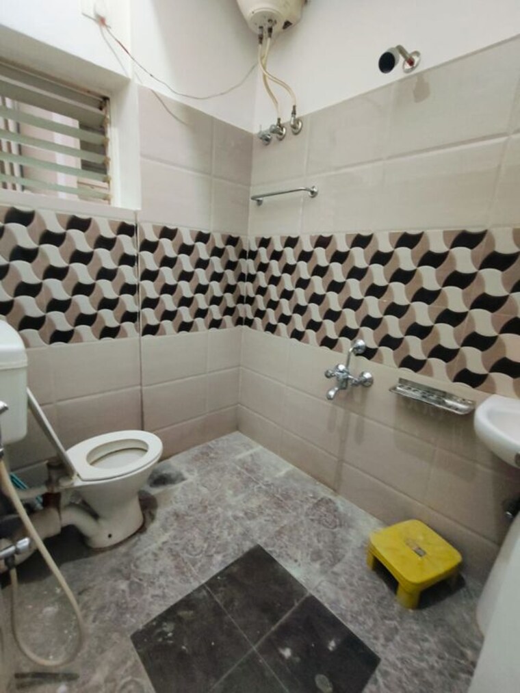 Bathroom, hsr layout 2 Bedroom 1100 Sq.Ft. Builder Floor In Hsr Layout Bangalore 10212832
