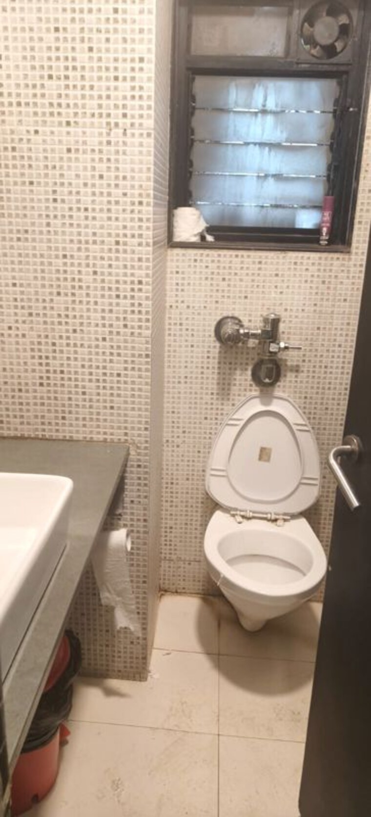 Washroom, 36-turner-road Commercial Office Space 1290 Sq.Ft. In Bandra West Mumbai 10314990