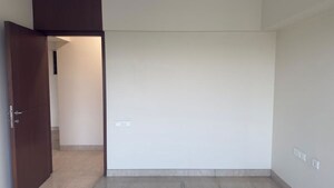 Room in 3 BHK Apartment at Godrej Platinum Mumbai, Vikhroli East – for Rent