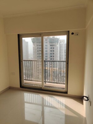 Room in 1 BHK Apartment at Raunak Residency Thane, Pokhran Road No One – for Sale