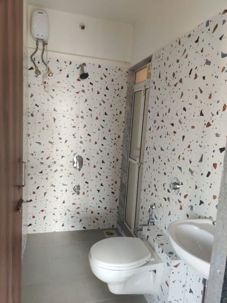 Bathroom, raunak-residency-thane 1 Bedroom 400 Sq.Ft. Apartment In Pokhran Road No One Thane 10315059