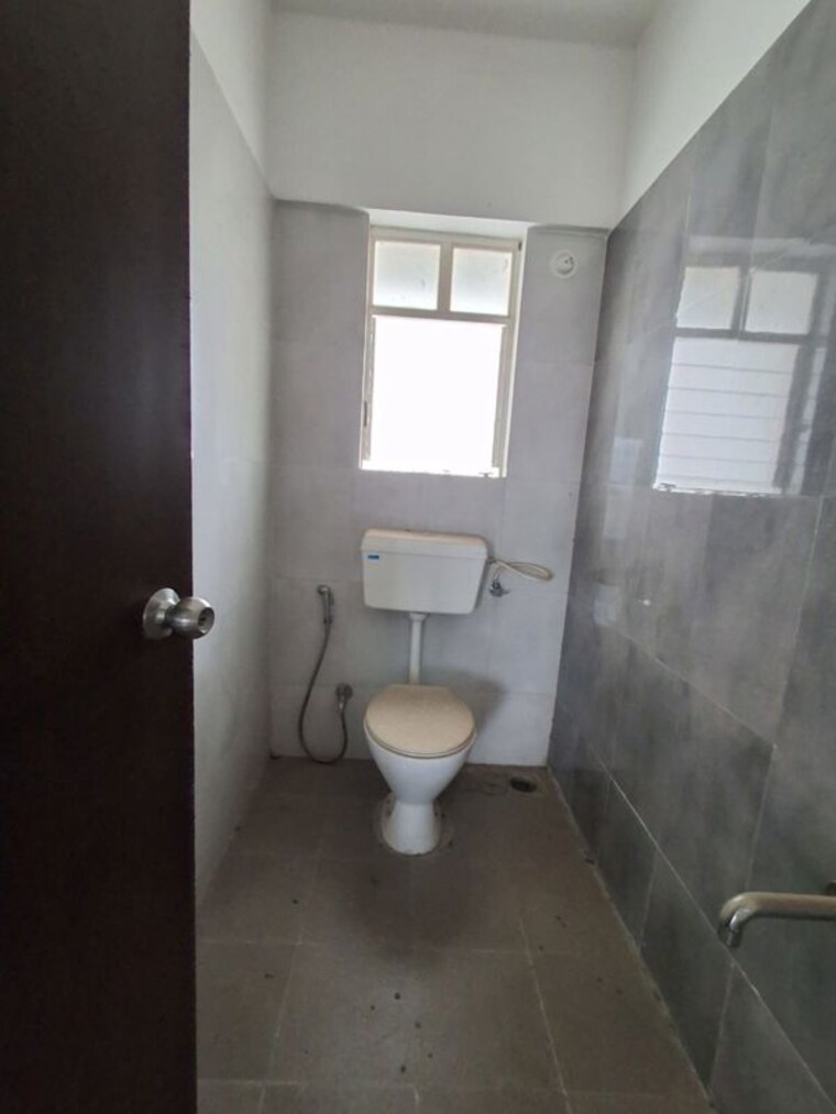 Bathroom, mantra-parkview 3 Bedroom 1200 Sq.Ft. Apartment In Dhayari Pune 10315064