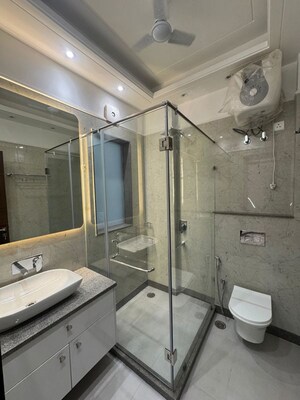 Team Area in 3 BHK Builder Floor at Shivalik Colony – for Rent