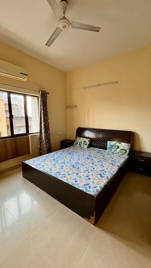 Bedroom in 3 BHK Apartment at Tangra – for Rent