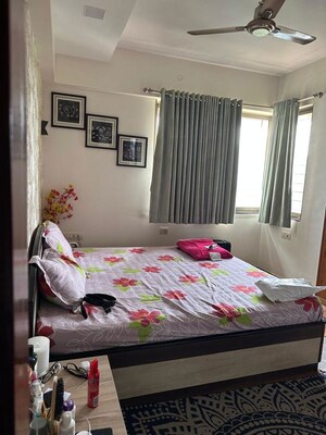 Bedroom in 3.5 BHK Apartment at Sheth Vasant Lawns, Laxmi Nagar – for Rent