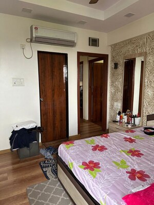 Bedroom in 3.5 BHK Apartment at Sheth Vasant Lawns, Laxmi Nagar – for Rent