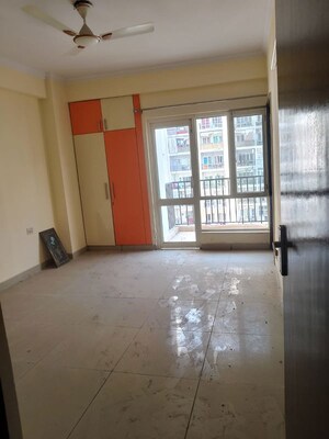 Room in 2 BHK Apartment at Supertech Eco Village II, Sector 16b Greater Noida – for Rent