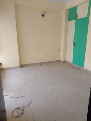 Room in 2 BHK Apartment at Supertech Eco Village II, Sector 16b Greater Noida – for Rent