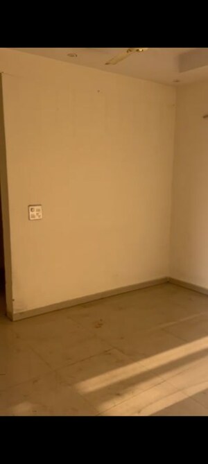 Room in 2 BHK Independent House at RWA Apartments, Sector 31 – for Rent