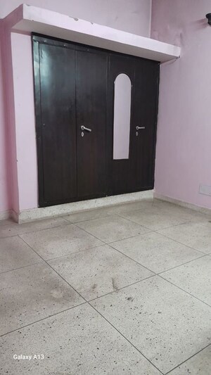 Room in 3 BHK Independent House at Sector 22 – for Rent