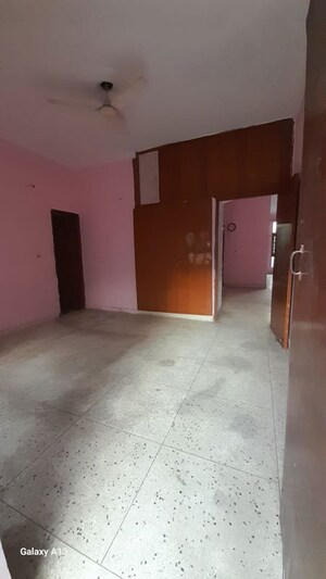 Room in 3 BHK Independent House at Sector 22 – for Rent