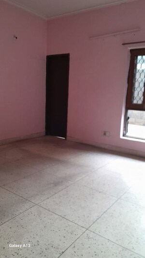 Room in 3 BHK Independent House at Sector 22 – for Rent