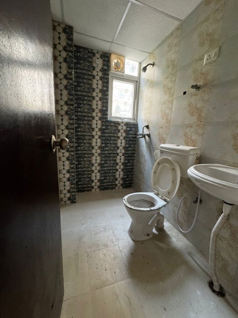 Bathroom, signature-the-serenas 2 Bedroom 531 Sq.Ft. Apartment In Sohna Sector 36 Gurgaon 10315148