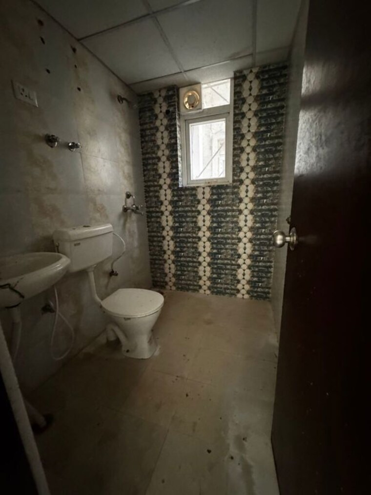 Bathroom, signature-the-serenas 2 Bedroom 531 Sq.Ft. Apartment In Sohna Sector 36 Gurgaon 10315148