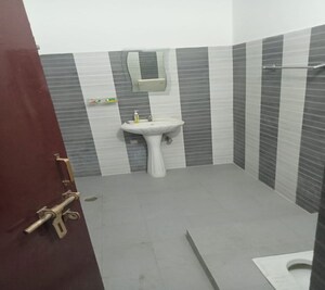 Team Area in 5 BHK Builder Floor at Gomti Nagar – for Rent