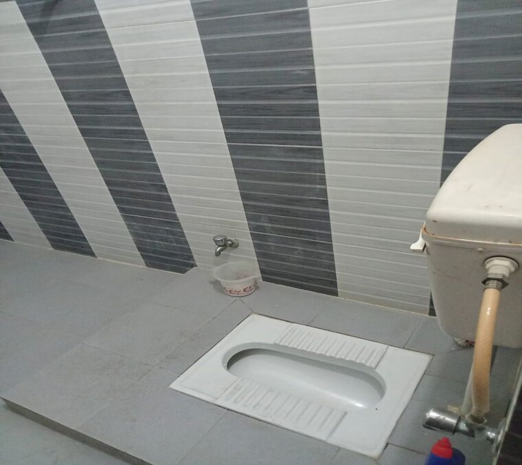 Bathroom, gomti nagar 5 Bedroom 1250 Sq.Ft. Builder Floor In Gomti Nagar Lucknow 10315182