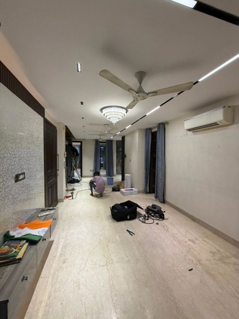  Parking, kalkaji 3 Bedroom 1800 Sq.Ft. Builder Floor In Kalkaji Delhi 10315197