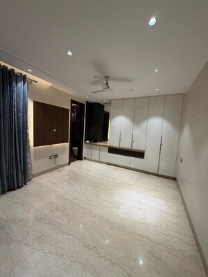 Room in 3 BHK Builder Floor at Kalkaji – for Rent