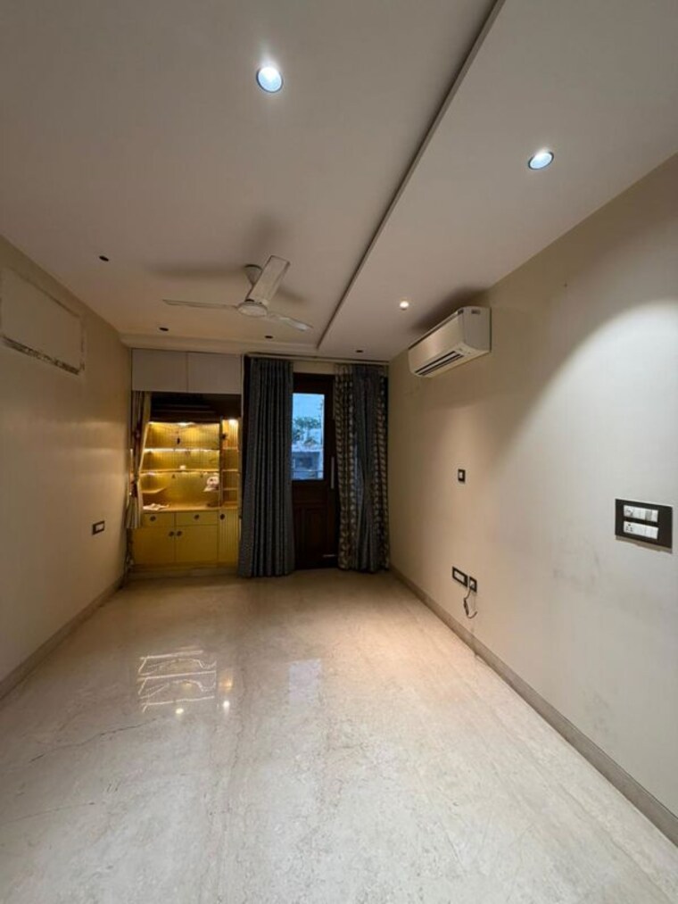 Room, kalkaji 3 Bedroom 1800 Sq.Ft. Builder Floor In Kalkaji Delhi 10315197
