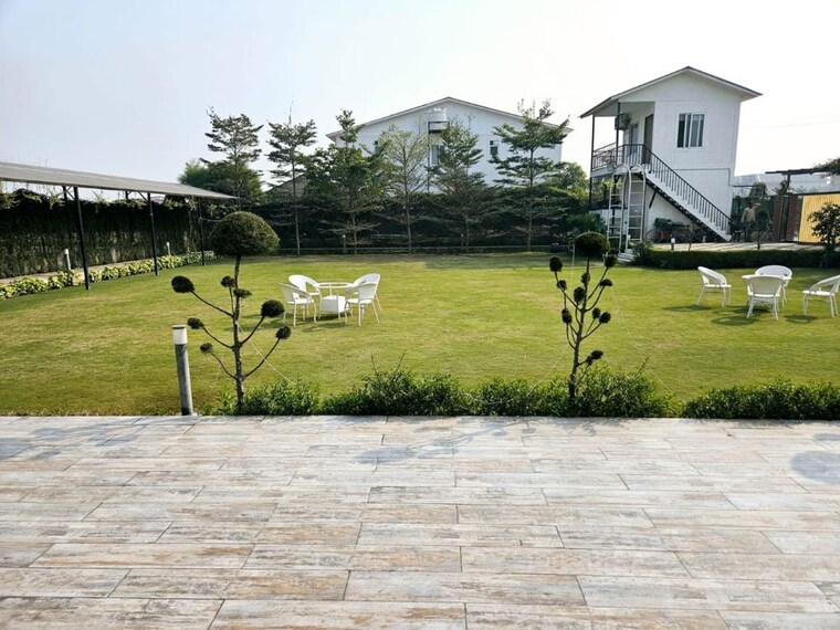 undefined, sector 135 4 Bedroom 1008 Sq.Yd. Independent House In Sector 135 Noida 10315167