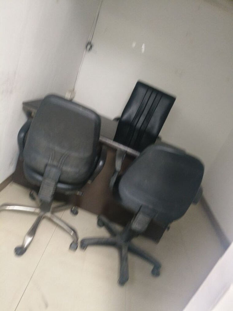 Living Room, sector 16 Commercial Office Space 500 Sq.Ft. In Sector 16 Noida 10315386