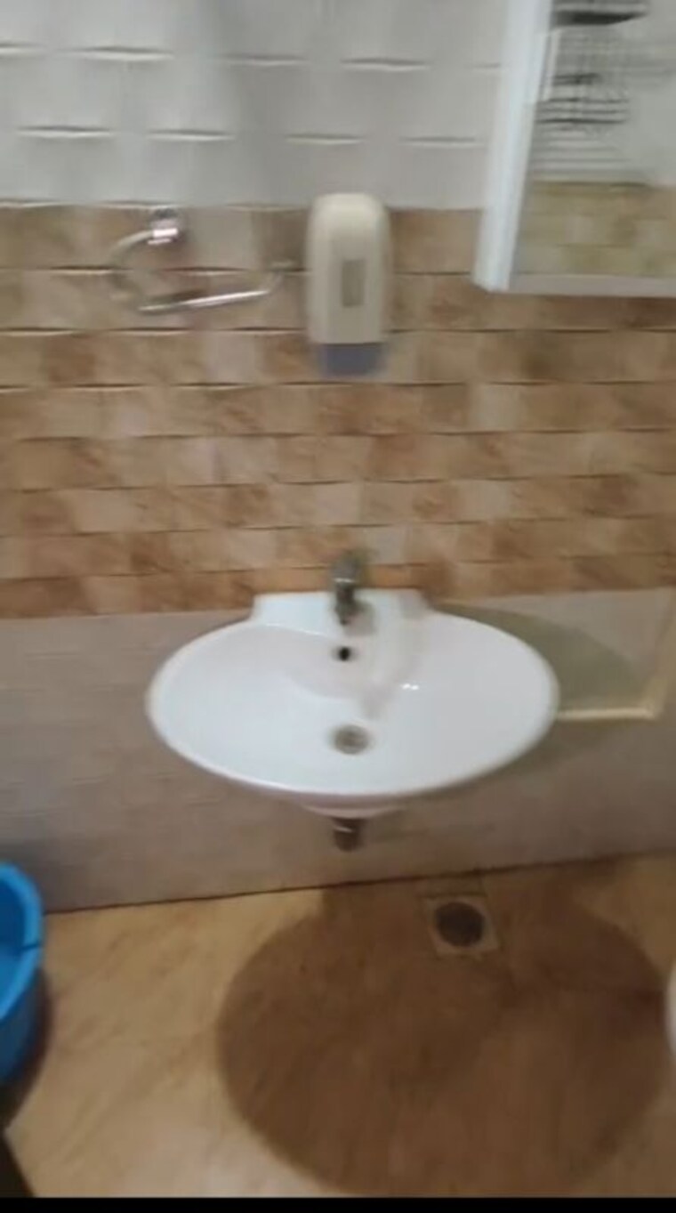 Bathroom, anand-chs-matunga 1 Bedroom 450 Sq.Ft. Apartment In Matunga East Mumbai 10315401