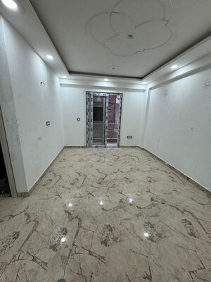 Room in 2 BHK Apartment at Yashika 104, Sector 104 – for Sale