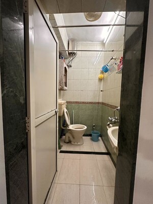 Bathroom in 2 BHK Apartment at Malabar Apartments, Malabar Hill – for Sale