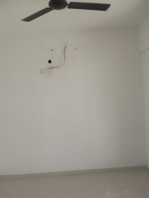 Room in 3 BHK Apartment at Sacred Heart Town, Wanowrie – for Rent