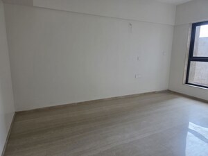 Room in 5 BHK Apartment at Sri Apple Regency Mundhwa, Mundhwa – for Sale