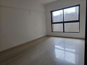 Room in 5 BHK Apartment at Sri Apple Regency Mundhwa, Mundhwa – for Sale