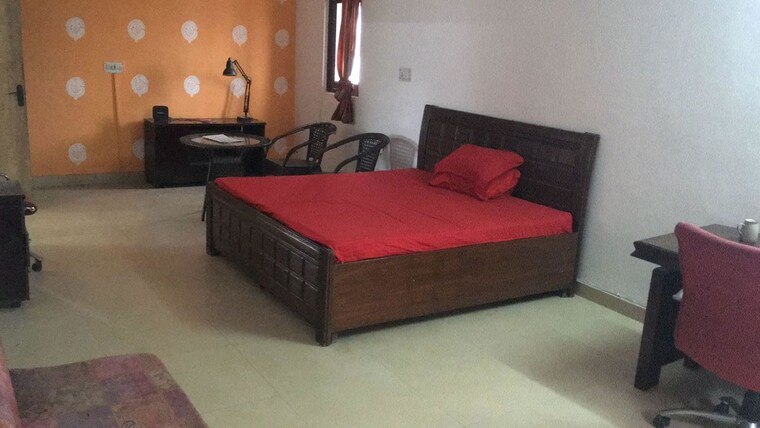 Bedroom, sector 12 6+ Bedroom 162 Sq.Mt. Villa In Sector 12 Noida 10315750