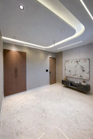 Room in 4 BHK Builder Floor at Green Fields Colony – for Sale