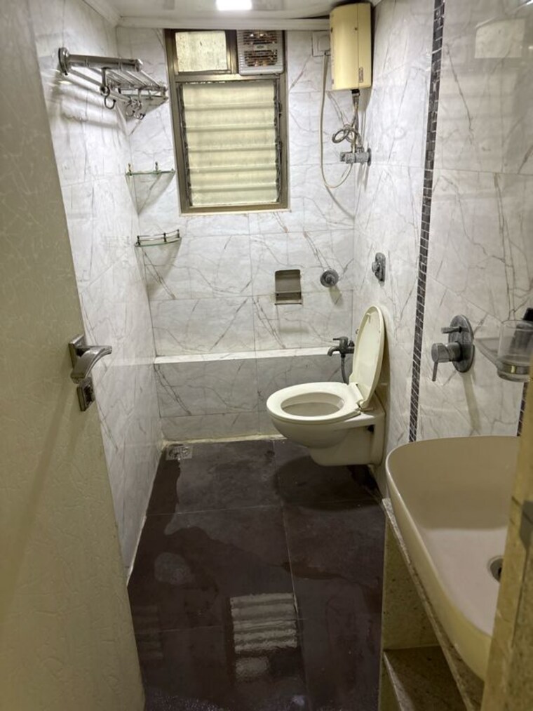 Bathroom, rohit-apartments 2 Bedroom 910 Sq.Ft. Apartment In Andheri West Mumbai 10315996