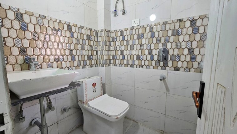 Bathroom, saket 2 Bedroom 800 Sq.Ft. Builder Floor In Saket Delhi 10315760