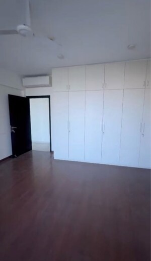 Room in 3 BHK Apartment at Tata Primanti-Tower Residences, Sector 72 – for Sale