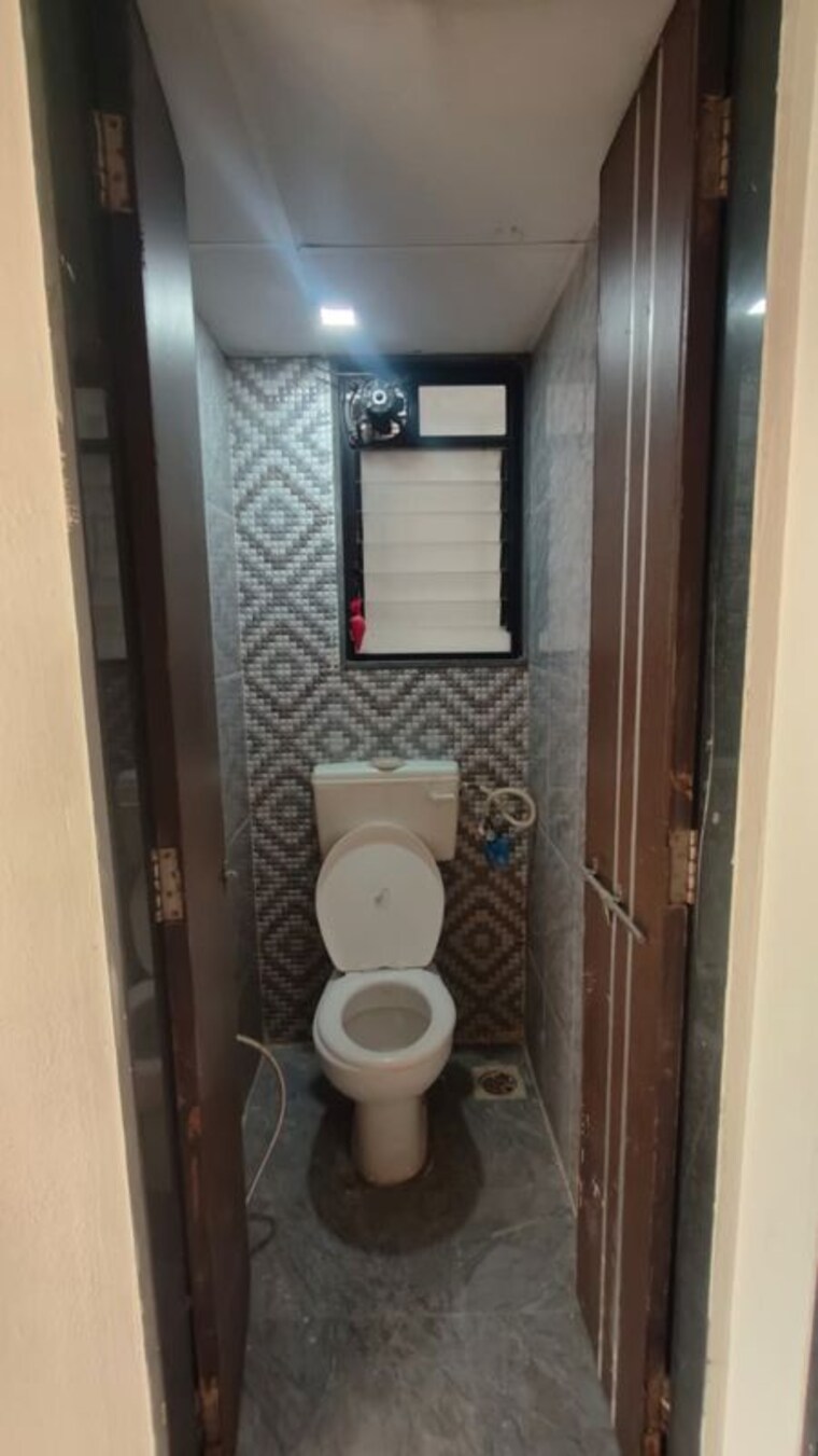 Bathroom, ujwal-paradise 1 Bedroom 500 Sq.Ft. Apartment In Dhayari Pune 10315989