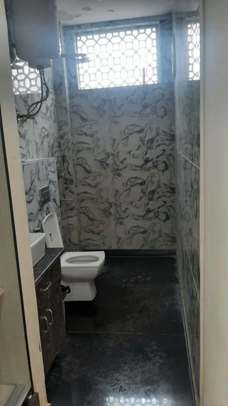Bathroom, lajpat nagar i 2 Bedroom 1072 Sq.Ft. Builder Floor In Lajpat Nagar I Delhi 10316056
