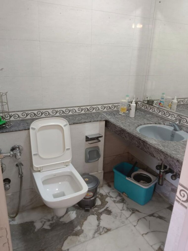 Bathroom, k-raheja-raheja-classique 4 Bedroom 2000 Sq.Ft. Apartment In Andheri West Mumbai 10316080