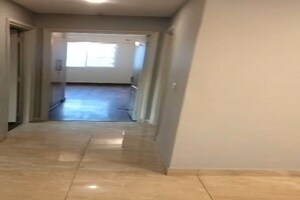 Room in 4 BHK Apartment at DLF Trinity Towers, Dlf Phase V – for Rent