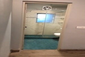 Bathroom in 4 BHK Apartment at DLF Trinity Towers, Dlf Phase V – for Rent