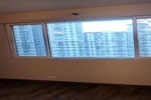 Bedroom in 4 BHK Apartment at DLF Trinity Towers, Dlf Phase V – for Rent