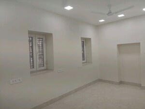  Office Space For Rent in Bbd Bagh