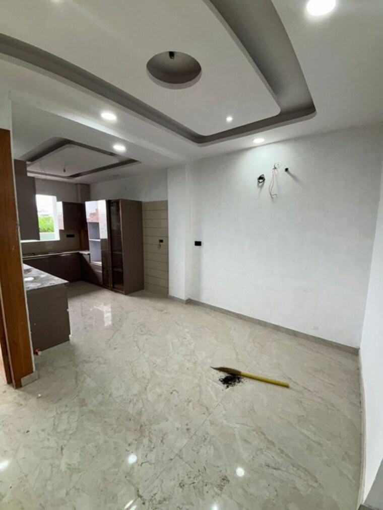 Room, sector 7 3 Bedroom 250 Sq.Yd. Builder Floor In Sector 7 Faridabad 10316311
