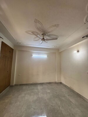 Room in 2 BHK Apartment at Chattarpur – for Rent
