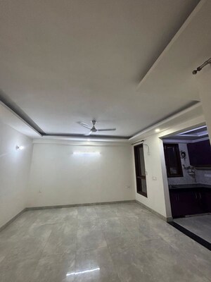 Room in 2 BHK Apartment at Chattarpur – for Rent