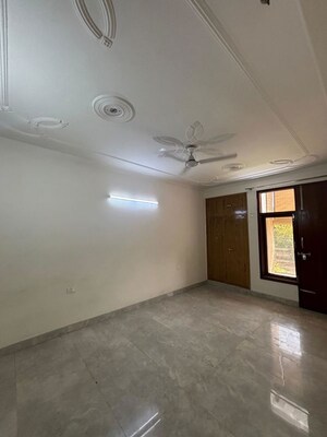Room in 2 BHK Apartment at Chattarpur – for Rent